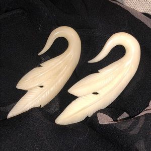 Carved Bone Feather,2g stretchers,ear tappers